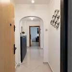 Modern Decebal Unirii Area